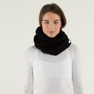 Lululemon Scarf - Knit